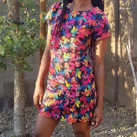 Xtaren Dresses & Skirts - Tropical & colorful Dress